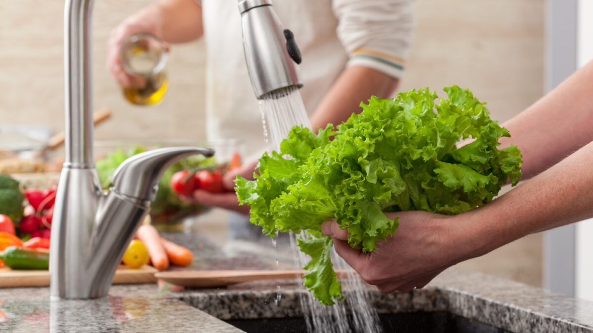 Higienização eficaz de frutas, verduras e legumes em 5 passos