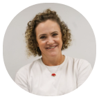 Adriana Lopes Martins, integrante da equipe de autores Uninter, em retrato profissional