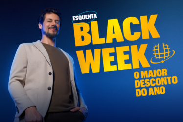 Homem de blazer bege em fundo azul, com o texto “Esquenta Black Week: O maior desconto do ano” em amarelo.